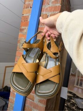 Vintage in original box Mudd Tan Cross-Strap Platform Sandals